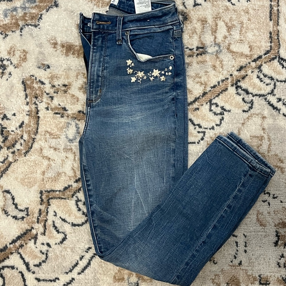 Curve Love Abercrombie Women’s Embroidered Crop Jeans